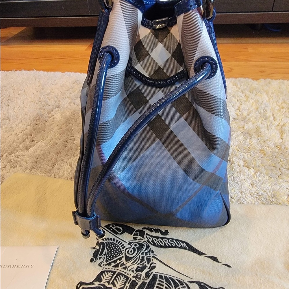 Burberry tote - Picture 4 of 11